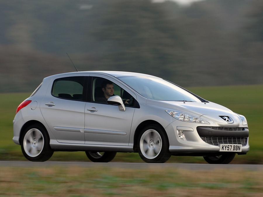  Peugeot 308 5-Door 2008 года  (UK) (фото 3 из 14)